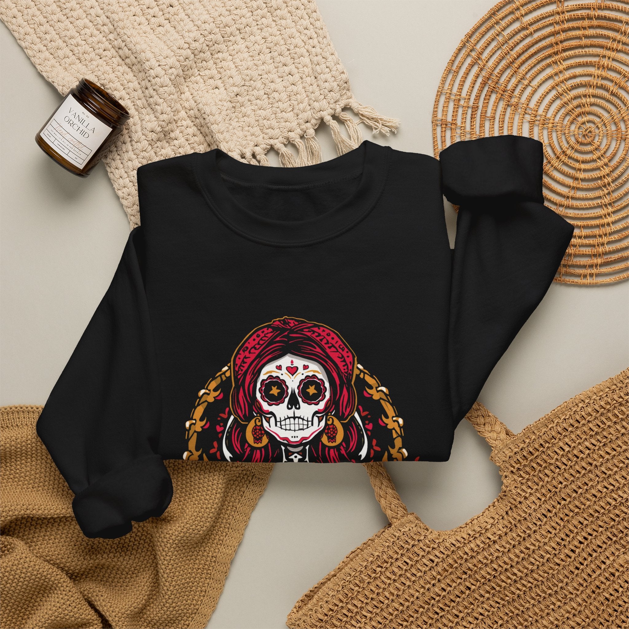 Que Ves Perra crewneck detail - whimsical floral dog illustration Spanish phrase pullover